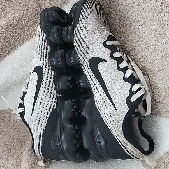 NIKE AIR VaporMax Flyknit 3 White/Black Size 8.5W Sizr 6.5M - Picture 8 of 9